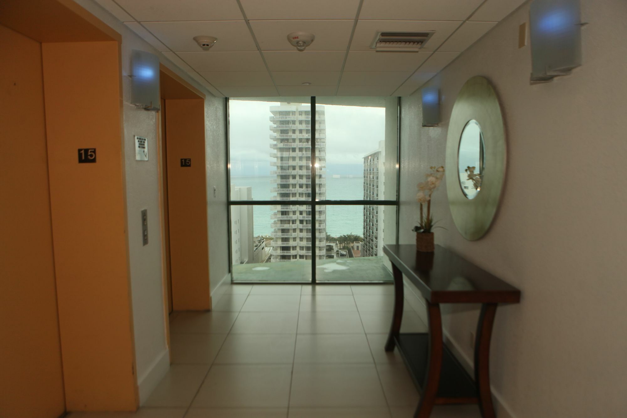 Hotel The Casablanca On The Ocean West Tower Miami Beach Exterior foto